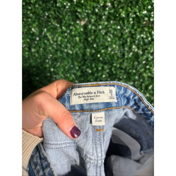 Abercrombie and Fitch The 90s Relaxed Denim Jeans Size 26/2 - Picture 3 of 4